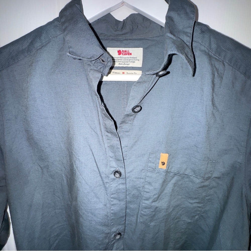 Fjall Raven Womens Ovik Shirt Dress size Medium belted full button front pockets - Picture 3 of 8